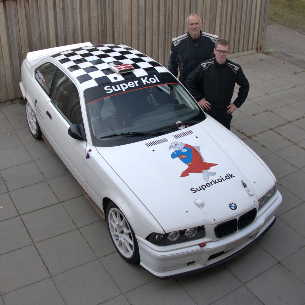 Fører sensationelt Dansk Super Rally: Henning Søgaard og Felix Simonsen i en 30 år gammel BMW M3.
(Foto: Privat)